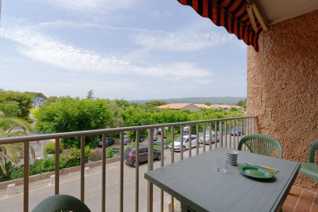 St-Cyr - Studio Avec Balcon, Vue Mer Et Proche Plage Apartment Saint-Cyr-sur-Mer Bagian luar foto