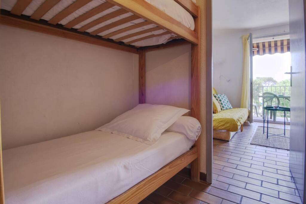 St-Cyr - Studio Avec Balcon, Vue Mer Et Proche Plage Apartment Saint-Cyr-sur-Mer Bagian luar foto