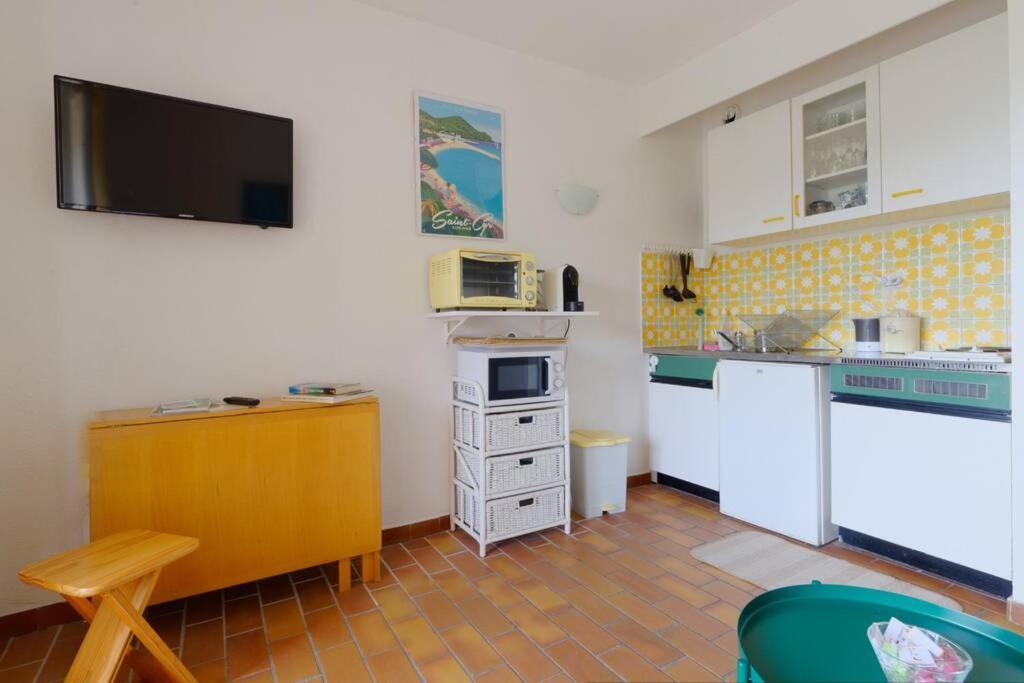 St-Cyr - Studio Avec Balcon, Vue Mer Et Proche Plage Apartment Saint-Cyr-sur-Mer Bagian luar foto